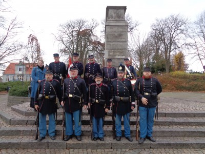 Das Denkmal mit der Abordnung der Jydske Landsoldater<br />Quelle Ejnar Steen Hansen