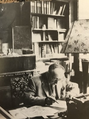 Jean Brunon in seinem Arbeitszimmer in Marseille bis 1967 (Quelle le Musée de l‘Empire Art et Histoire Militaires)