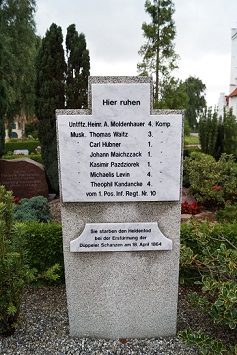Preußischer Grabstein auf dem Friedhof von Düppel.JPG