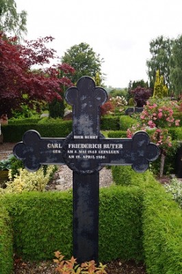 Preußisches Grabkreuz auf dem Friedhof von Düppel.JPG