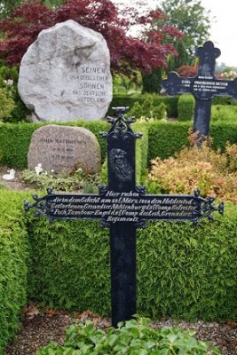 Preußische Grabkreuze auf dem Friedhof von Düppel.JPG