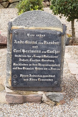 Deutsche Grabsteine auf dem Friedhof von Düppel (3).JPG
