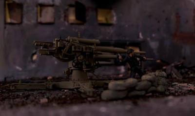 Flak mit Soldat dunkel.jpg